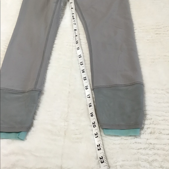 Lululemon Crop Grey Leggings Sz.4 - Picture 3 of 7